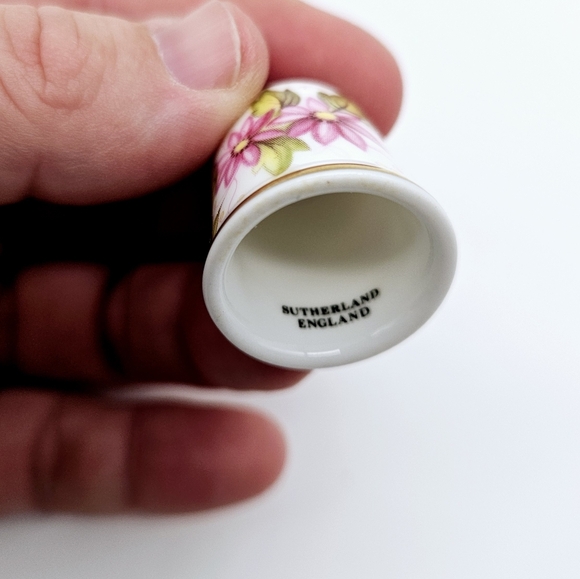 SUTHERLAND | Swarovski Prestige Crystal fine bone china floral flower thimble - Picture 6 of 6